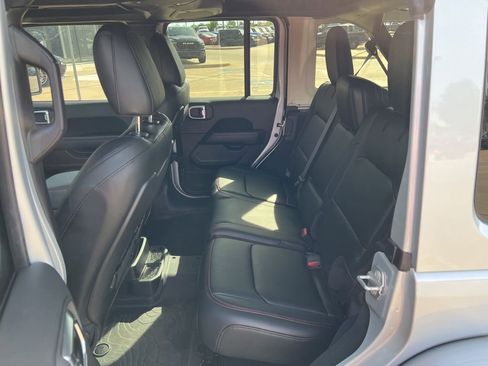 Used 2024 Jeep Wrangler Unlimited Rubicon AWD/4WD image 8
