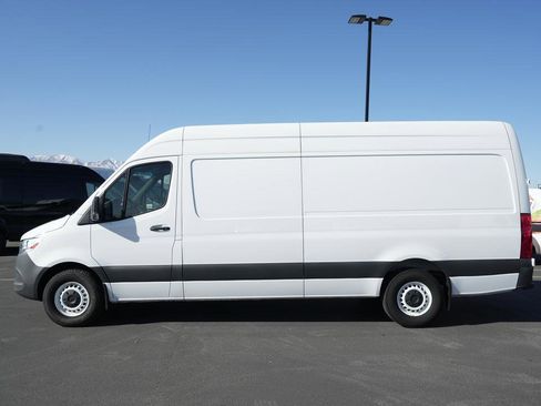 Used 2023 Mercedes-Benz Sprinter 2500 image 4