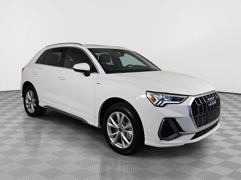 Used 2023 Audi Q3 2.0T Premium AWD/4WD image 2