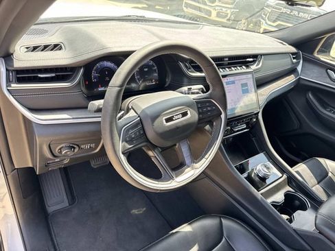 Used 2025 Jeep Grand Cherokee L Limited w/ Luxury Tech Group II RWD image 24