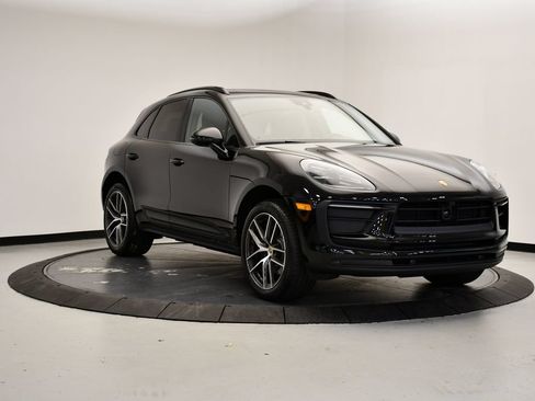 Certified 2026 Porsche Macan AWD/4WD image 9