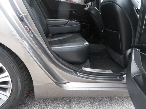 Used 2016 Kia K900 Luxury image 17