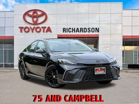 Used 2025 Toyota Camry SE w/ Convenience Package FWD image 1