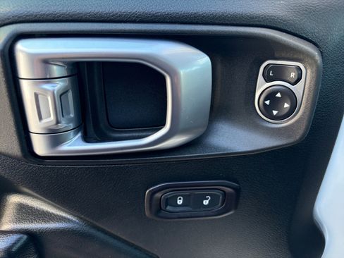 Used 2019 Jeep Wrangler Sport AWD/4WD image 14