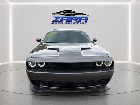Used 2016 Dodge Challenger SXT RWD image 2
