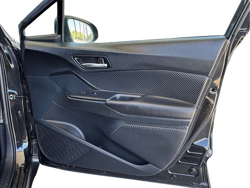 Used 2018 Toyota C-HR XLE FWD image 17