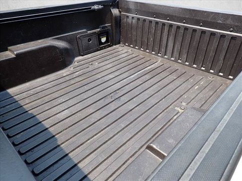 Used 2019 Toyota Tacoma TRD Sport AWD/4WD image 9