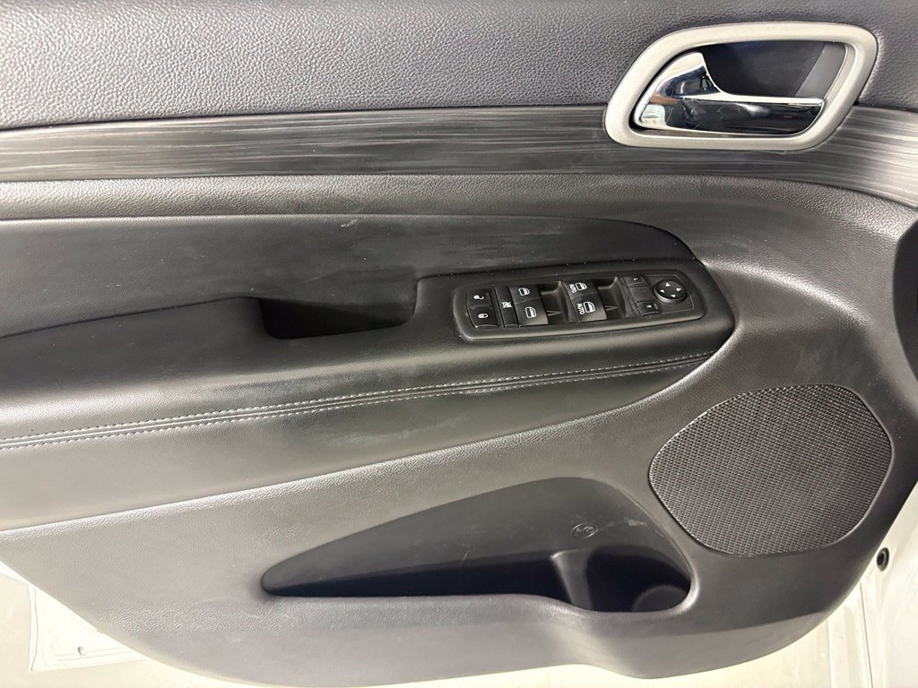 Used 2019 Jeep Grand Cherokee Altitude AWD/4WD image 19