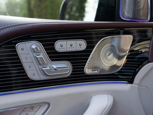 Used 2021 Mercedes-Benz Maybach GLS 600 4MATIC image 18