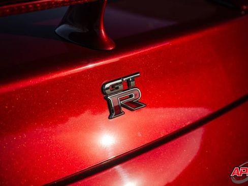 Used 2015 Nissan GT-R Premium image 52