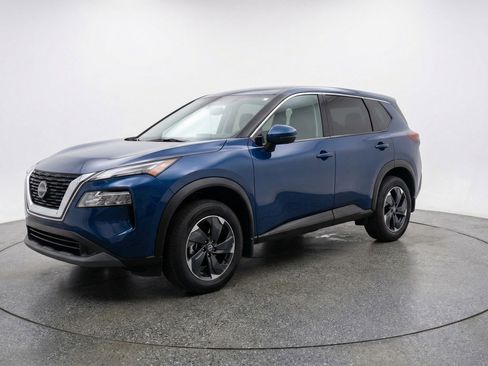 Used 2025 Nissan Rogue SV image 3