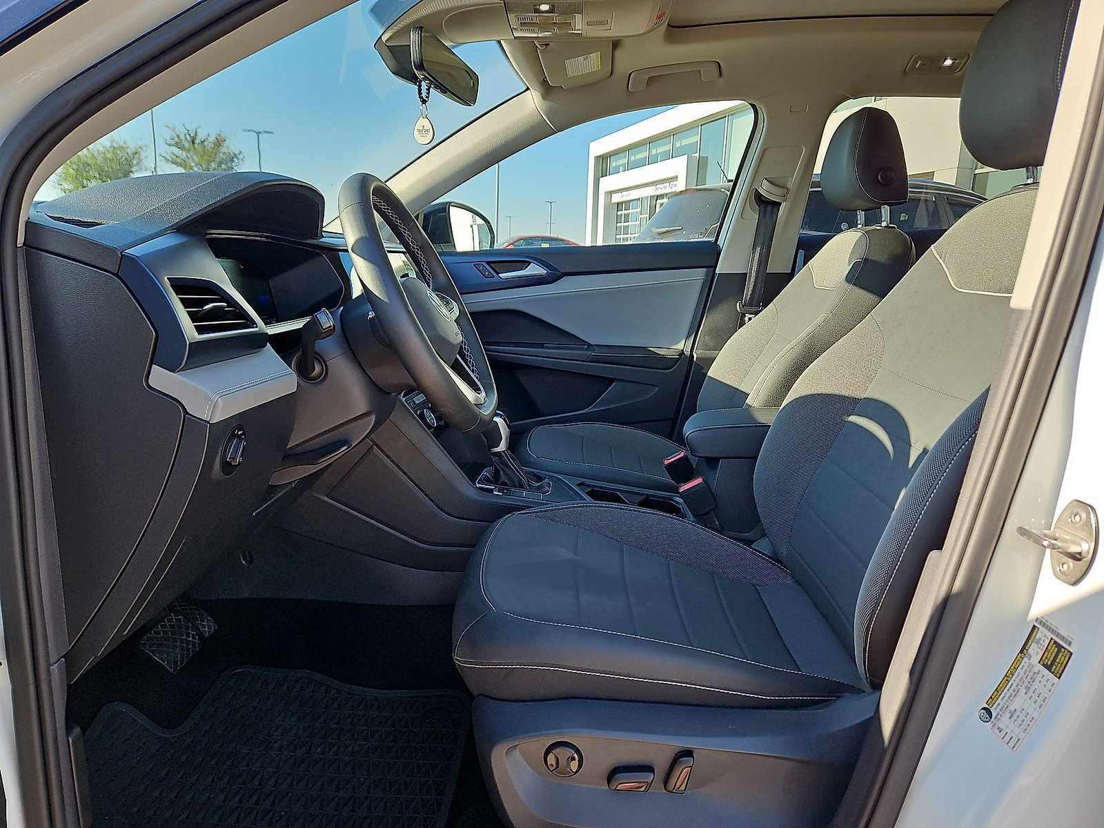 Certified 2024 Volkswagen Taos SE w/ Panoramic Sunroof Package FWD image 16