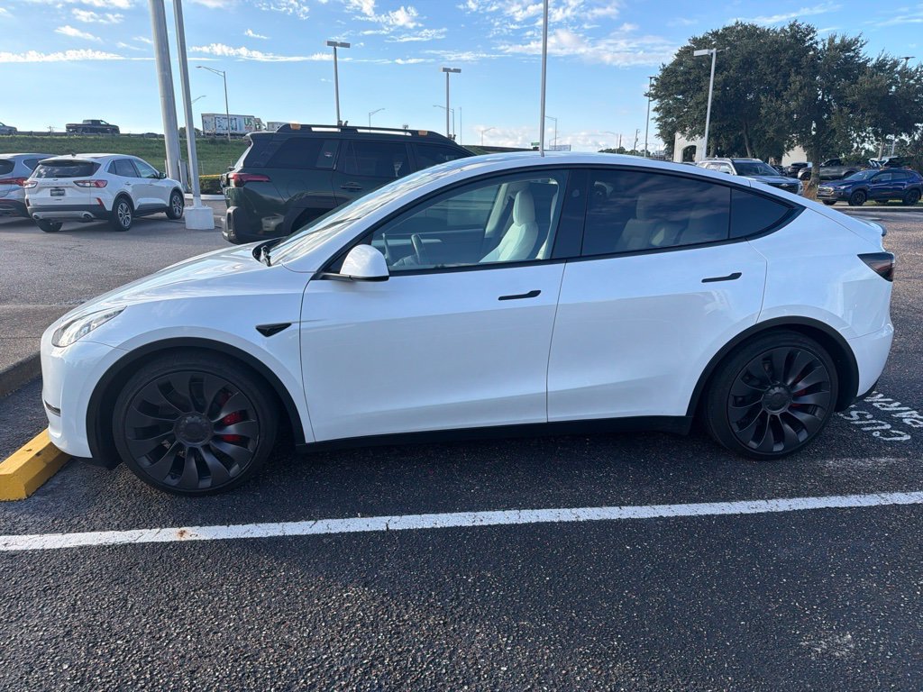 Used 2025 Tesla Model Y Performance AWD/4WD image 1