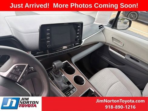 Used 2021 Toyota Sienna LE FWD image 12