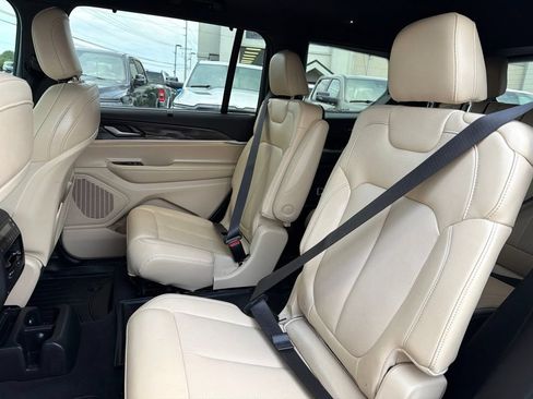 Used 2024 Jeep Grand Cherokee L Limited w/ Luxury Tech Group II AWD/4WD image 21