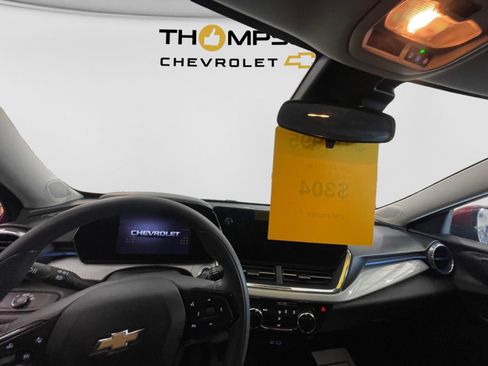 Used 2025 Chevrolet Trax LT FWD image 10