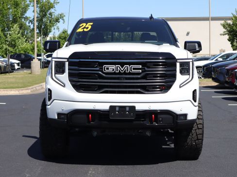 Used 2025 GMC Sierra 1500 AT4 w/ Technology Package AWD/4WD image 37