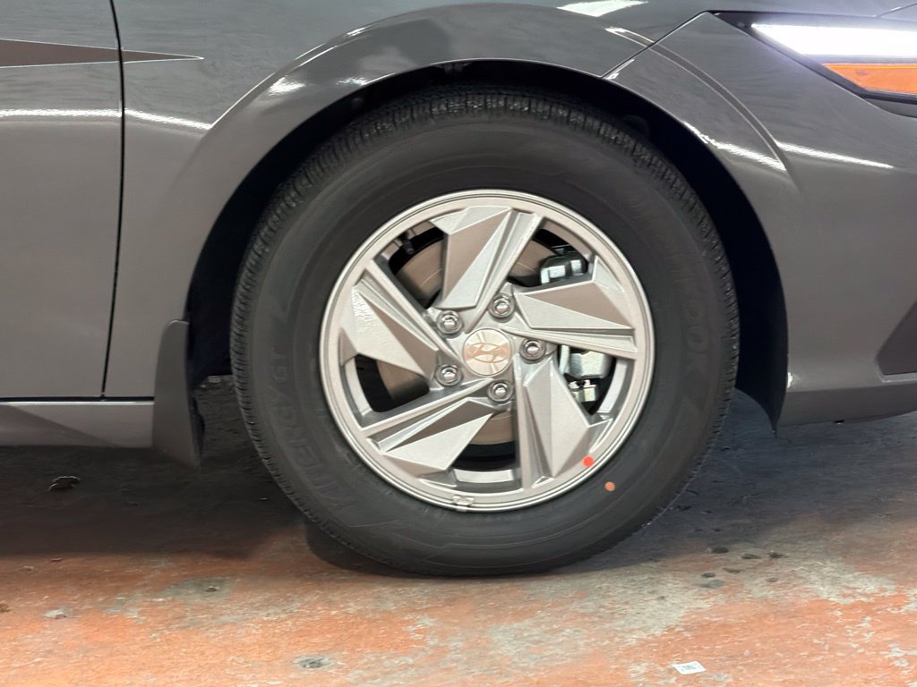 New 2026 Hyundai Elantra SE FWD image 9