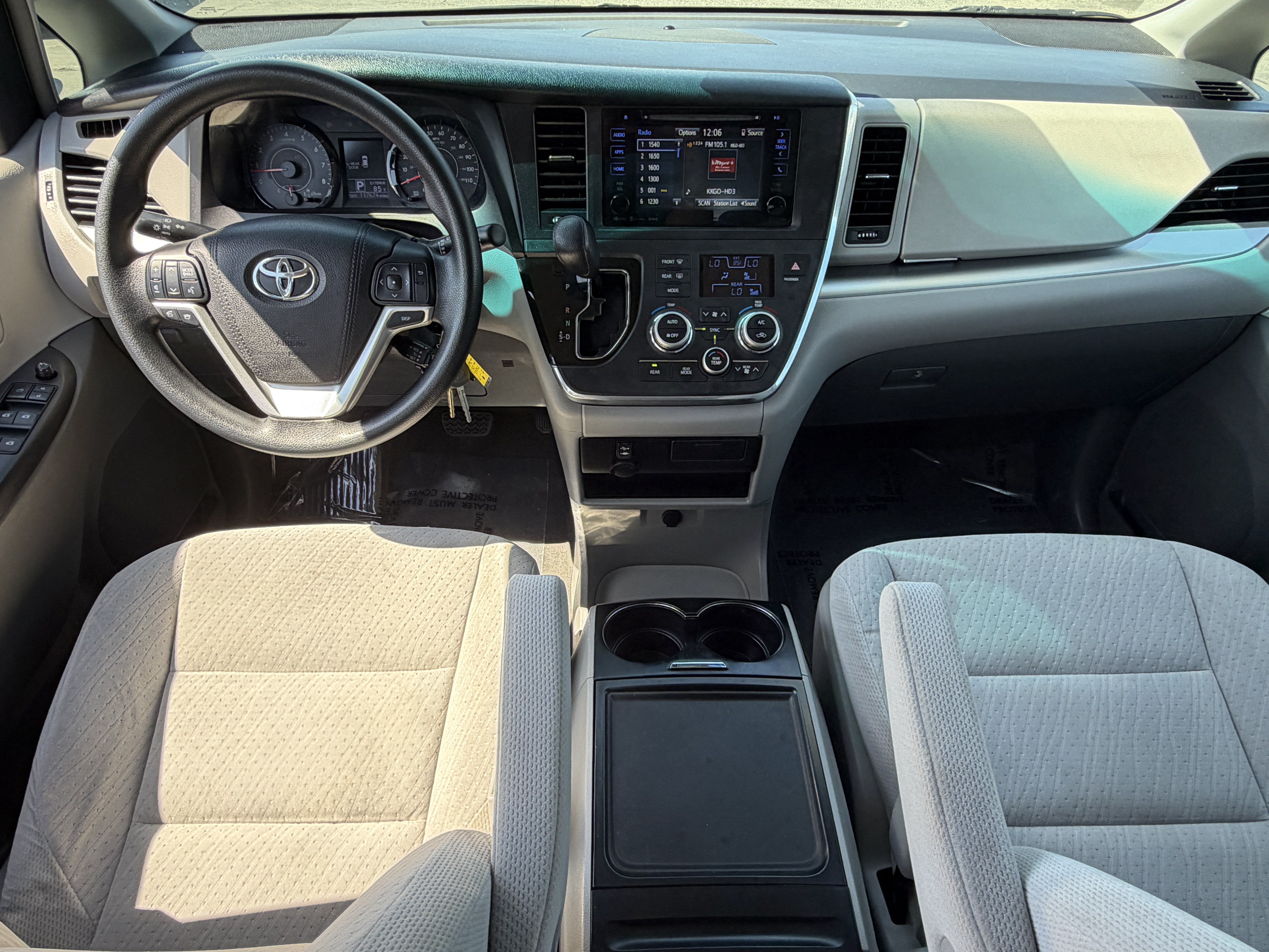Used 2017 Toyota Sienna LE FWD image 25