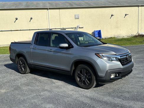 Used 2020 Honda Ridgeline Sport image 2