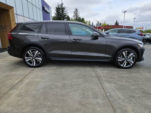 Certified 2025 Volvo V60 B5 Cross Country Plus AWD/4WD image 4