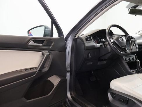 Used 2019 Volkswagen Tiguan SE w/ Panoramic Sunroof Package AWD/4WD image 10