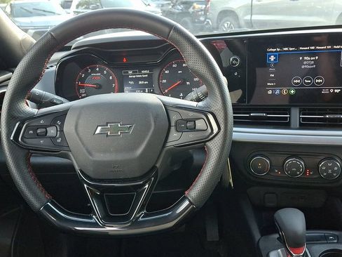Used 2025 Chevrolet Trax RS w/ Driver Confidence Package FWD image 11