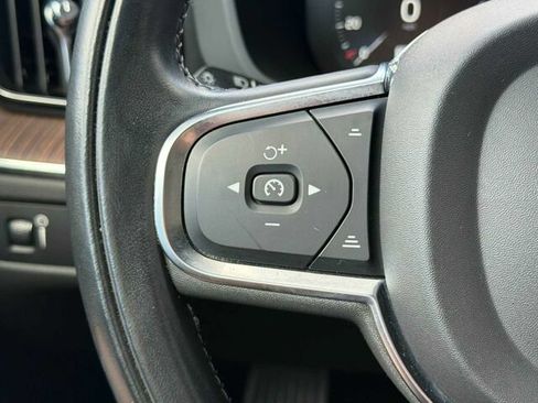 Used 2021 Volvo XC60 T5 Momentum w/ Protection Package Premier FWD image 30