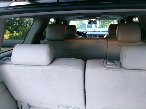 Used 2011 GMC Yukon SLT AWD/4WD image 22