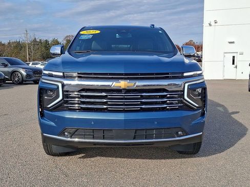 Used 2025 Chevrolet Suburban Premier image 5