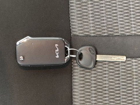 Used 2022 Kia Sorento LX FWD image 32