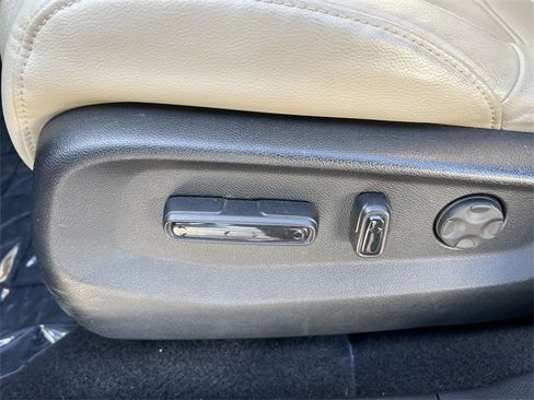 Used 2018 Honda CR-V Touring image 10