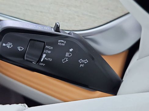 New 2025 Volkswagen ID. Buzz Pro S Plus image 28