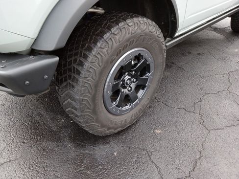 Used 2021 Ford Bronco Badlands image 6