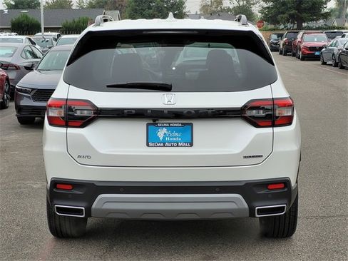 New 2025 Honda Pilot Touring image 5