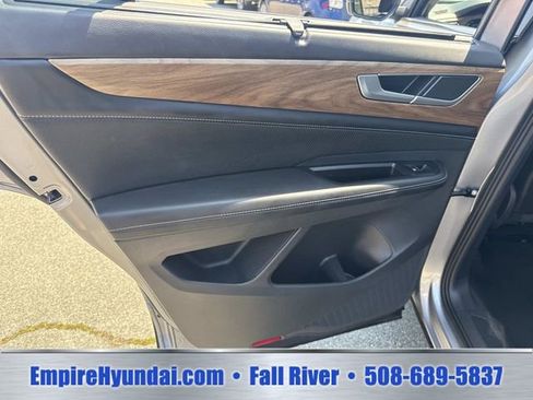 Used 2024 Volkswagen Atlas SE AWD/4WD image 17