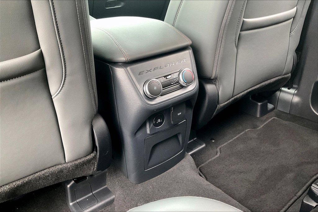 Used 2026 Ford Explorer Active w/ Active Comfort Package RWD image 12