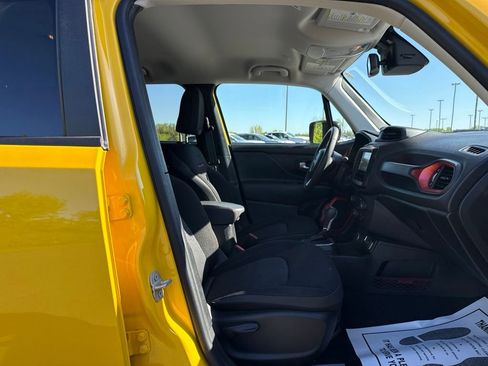 Used 2023 Jeep Renegade Trailhawk AWD/4WD image 11