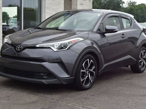 Used 2019 Toyota C-HR XLE FWD image 15