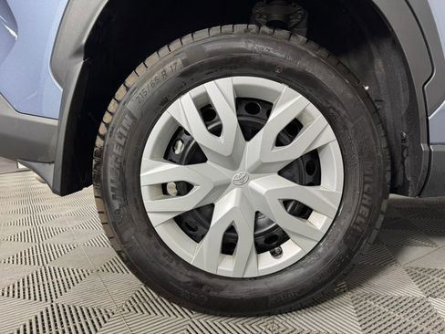 Used 2024 Toyota Corolla Cross L image 40