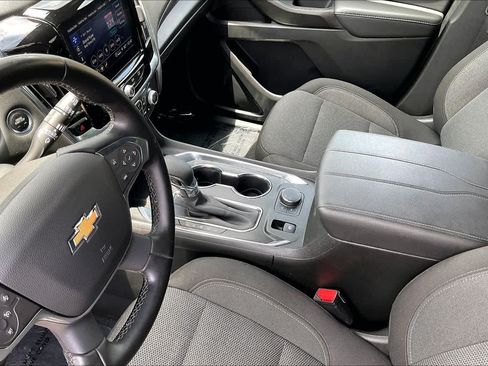 Used 2023 Chevrolet Traverse LT FWD image 17