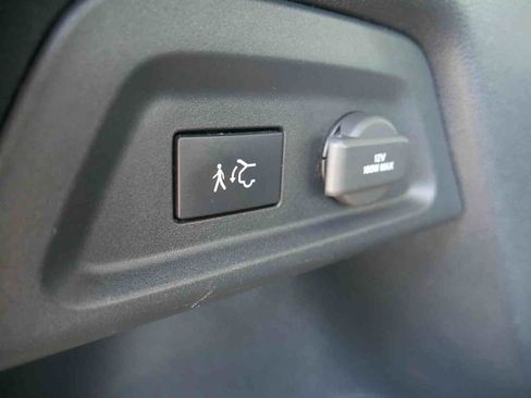 Used 2025 Honda Pilot Touring image 10