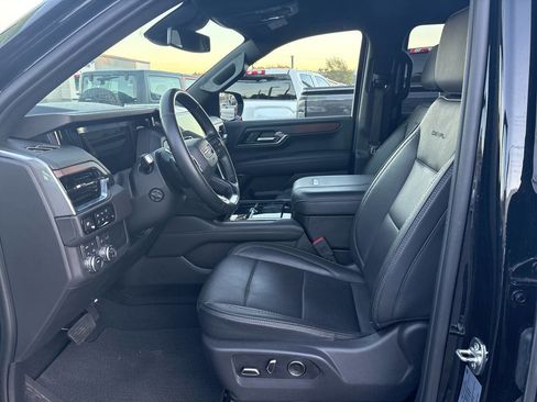 Used 2025 GMC Yukon XL Denali image 31