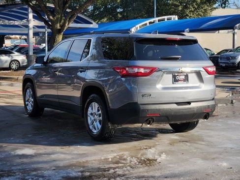 Used 2019 Chevrolet Traverse LT image 3