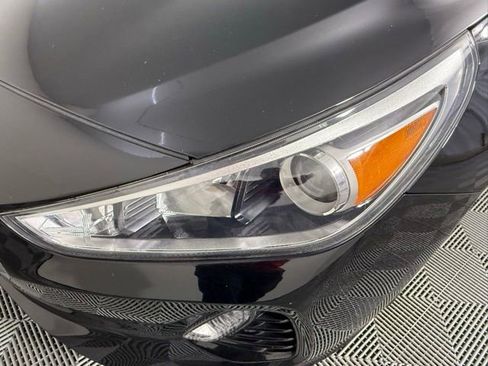 Used 2020 Hyundai Elantra GT w/ Style Package 02 FWD image 11