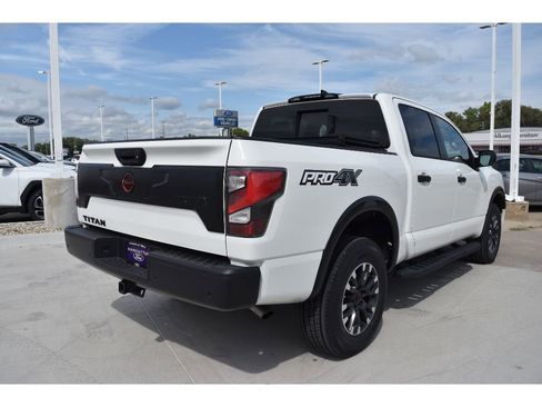 Used 2024 Nissan Titan PRO-4X image 4