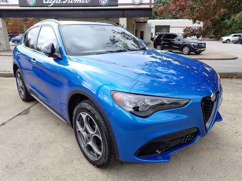 New 2025 Alfa Romeo Stelvio Sprint image 9