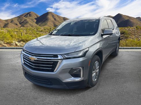 Used 2023 Chevrolet Traverse LT FWD image 2