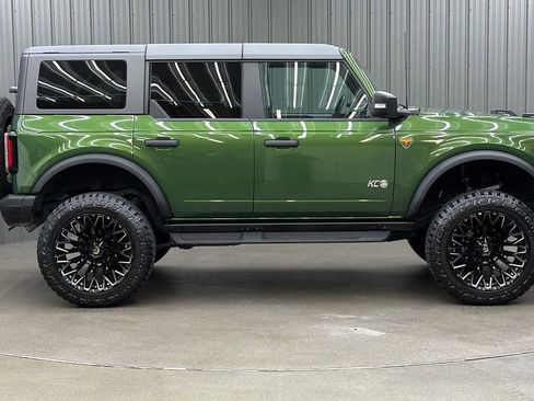 Used 2025 Ford Bronco Badlands image 6