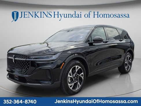 Used 2024 Lincoln Nautilus Premier w/ Jet Appearance Package AWD/4WD image 10